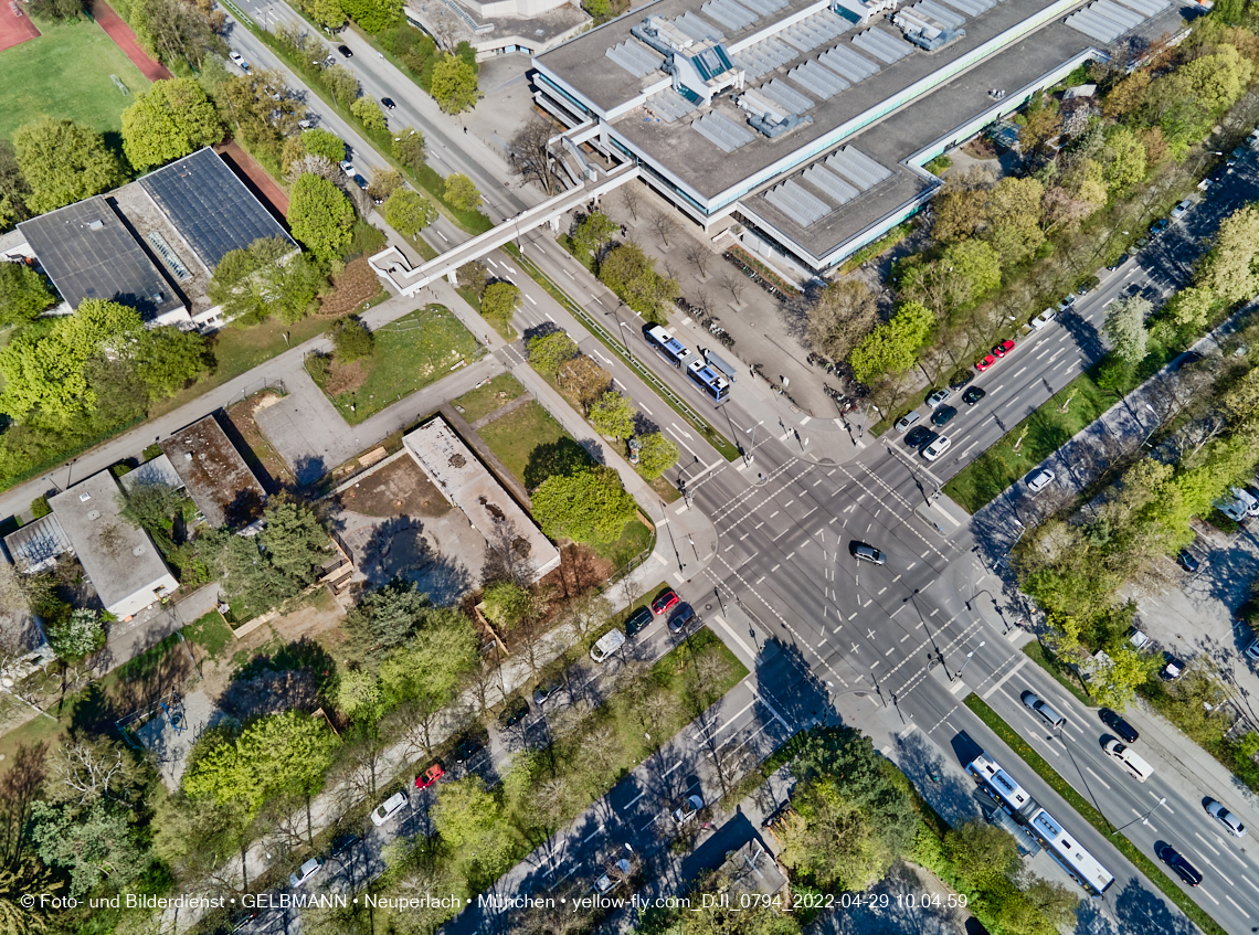 29.04.2022 - Luftbilder von der Baustelle Haus für Kinder in Neuperlach